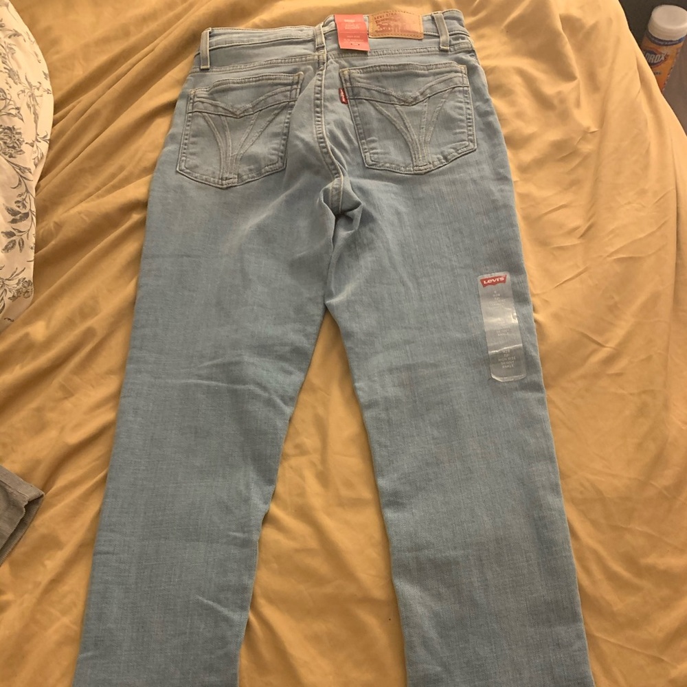 28 waist ankle Levis jeans